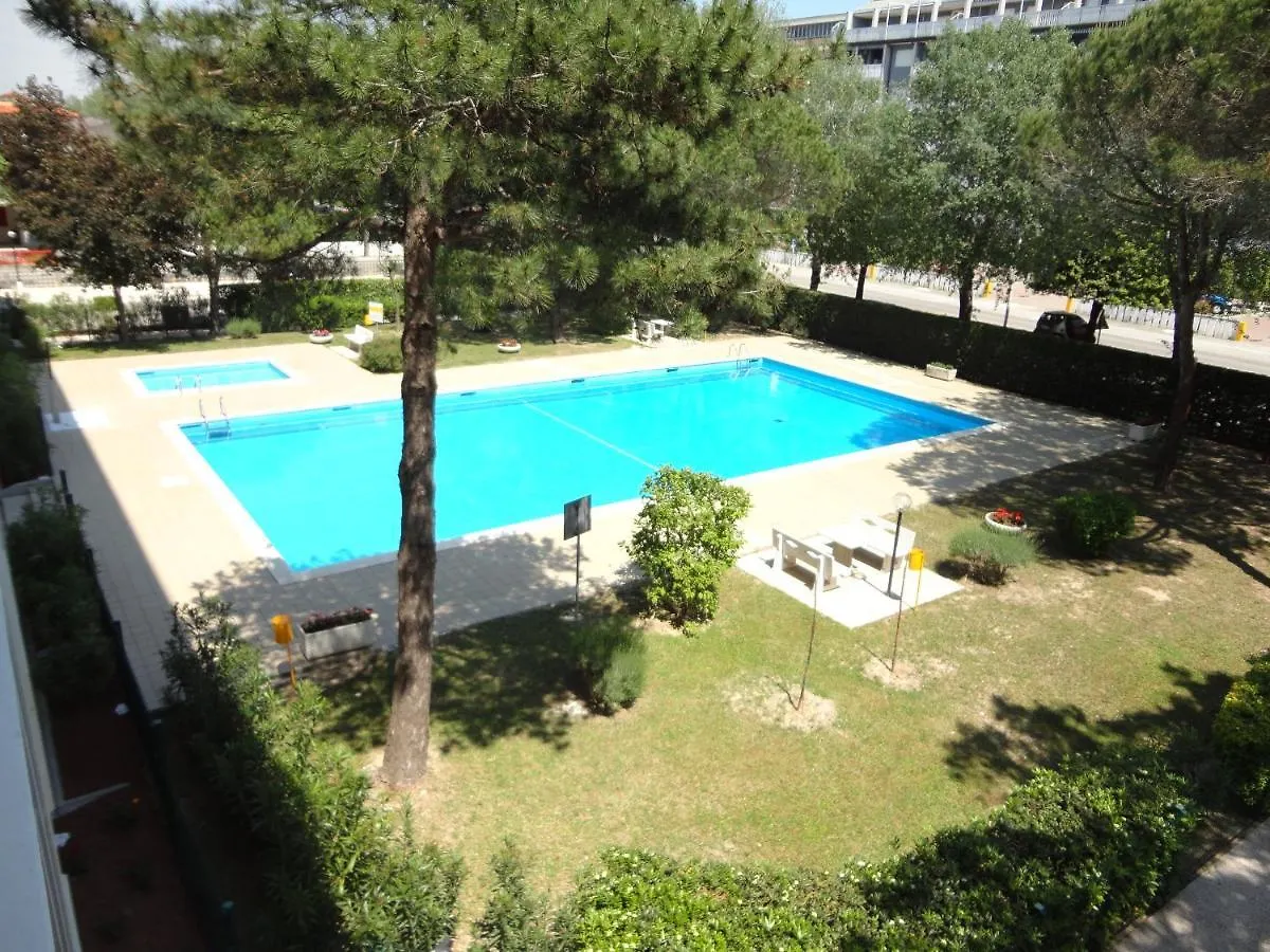 Excellent Location For A Flat With Shared Pool Apartment Porto Santa Margherita di Caorle 0*,