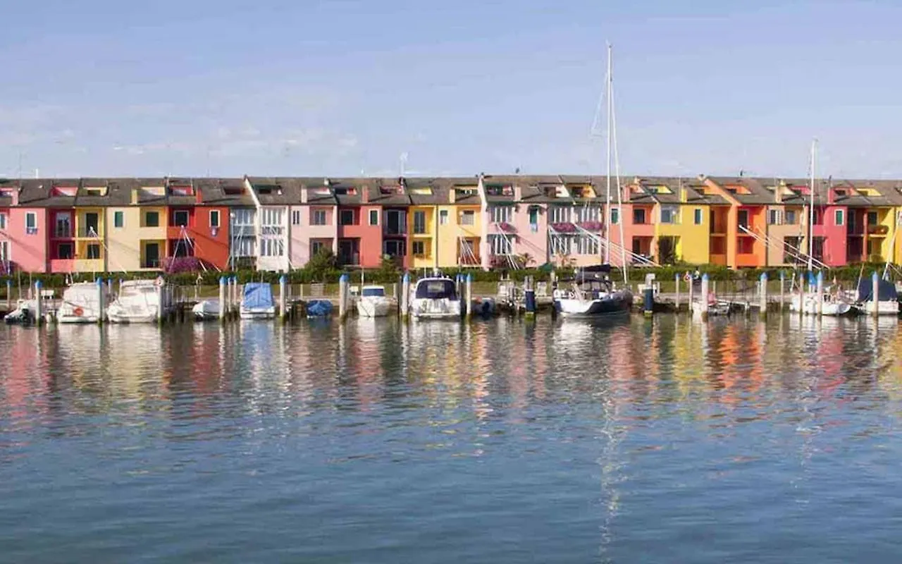 Excellent Location For A Flat With Shared Pool Apartment Porto Santa Margherita di Caorle