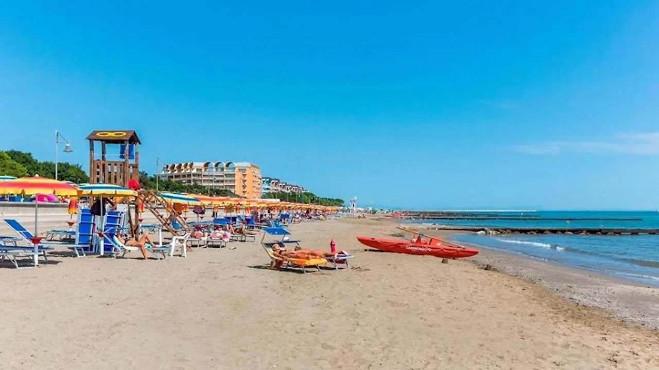 Excellent Location For A Flat With Shared Pool Apartment Porto Santa Margherita di Caorle
