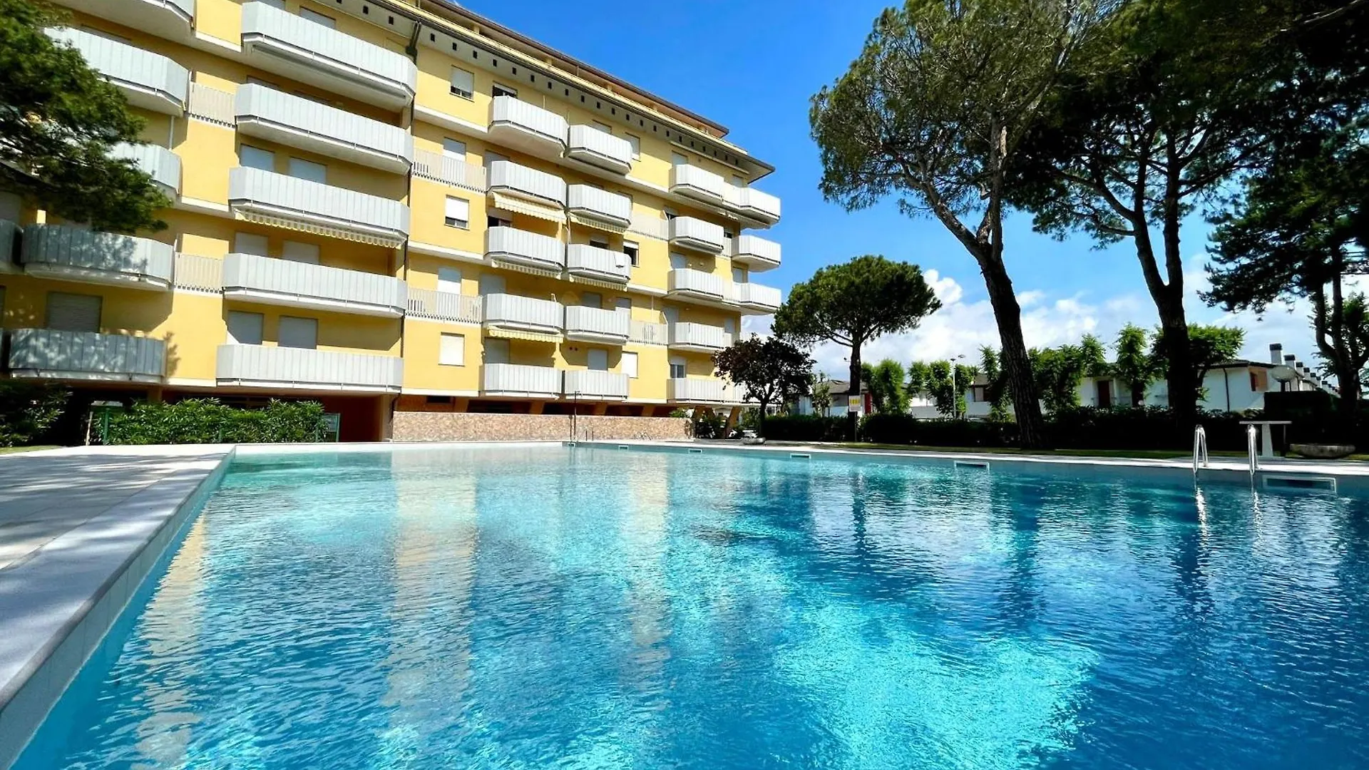 Excellent Location For A Flat With Shared Pool Apartment Porto Santa Margherita di Caorle