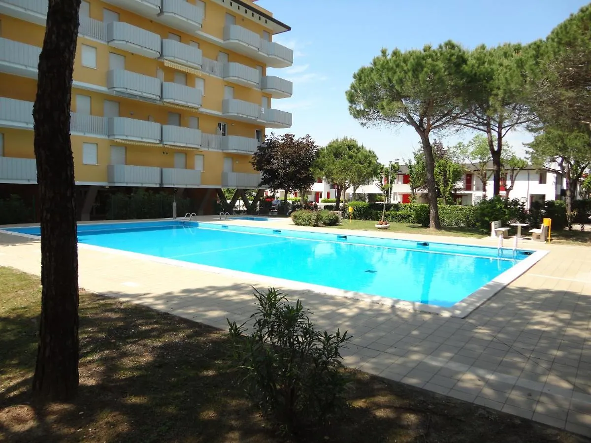 Excellent Location For A Flat With Shared Pool Apartment Porto Santa Margherita di Caorle