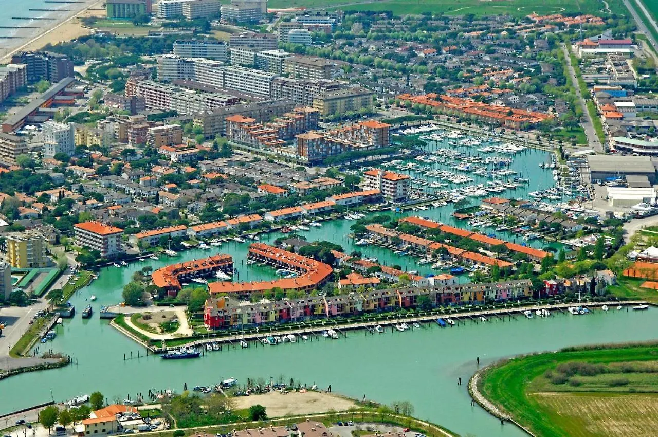 Excellent Location For A Flat With Shared Pool Apartment Porto Santa Margherita di Caorle